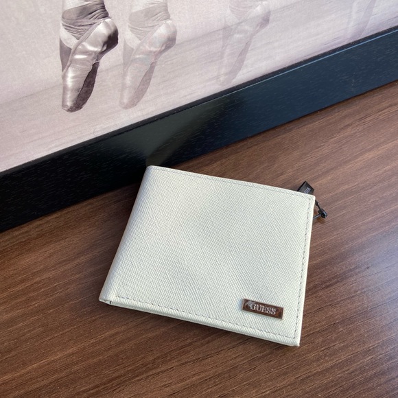 Guess Leather Wallet. UNISEX - Picture 3 of 6